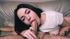 Redare Această adolescentă face cea mai gustoasă muie pe care ai văzut-o vreodată, frumusețea ei brunetă face ca această sesiune de dracu amatori să fie de neuitat