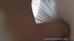 Oynat Busty esmer Jess, bu hardcore İngiliz pornosunda Luke Hardy'ye hayatının en iyi oral seks ve handjob'ını veriyor