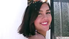 Abspielen Die vollbusige brünette Shemale Daisy Taylor spielt in Dessous mit ihrem klaffenden Arsch und ihrem großen Schwanz