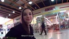 Afspelen Seks in het winkelcentrum voor een cadeaujasje