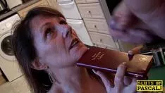 تشغيل مكنسة مع الأقراط في كس مارس الجنس في الحمار وخالية في الفم