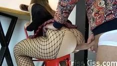 Play she likes to fuck herself in the ass when she sits on the chair