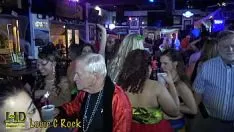 Redare Sex in aer liber cu doua lesbiene blonda