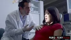 Reproducir El dentista tiene sexo con una morena tímida pero ninfómana
