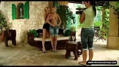 Reproducir Lesbianas que ya no pueden controlar su deseo de excitación