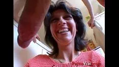 Oynat Kadınlar Handjob Xxx Baba Footjob Veriyor