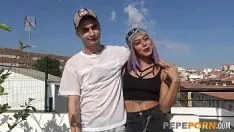 Chatte super sexy avec des fantasmes sexuels que son petit ami essaie de réaliser