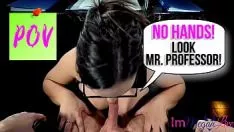 Jouer Due studenti di giurisprudenza devono fare sesso con un professore di occhiali e basta
