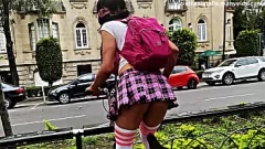 Reproduzir Travesti mexicana com tranças e minissaia faz alongamento anal da BBC