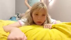 Afspelen Amateur blonde schatje Johan in intense kreunende porno
