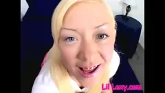 Jouer Petite blonde blonde de la chatte hardcore de Lil Lexy et cimshot cummy